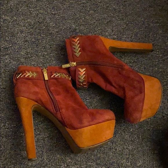 Boots - Picture 4 of 6